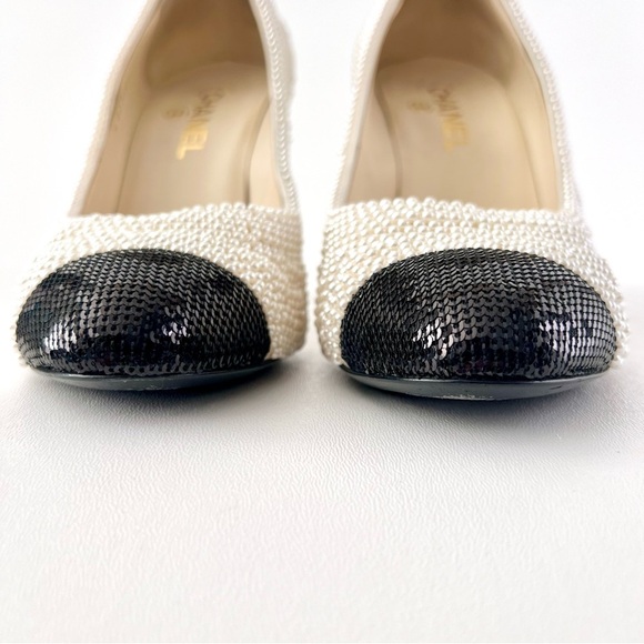 CHANEL || CC Logo Pearl Embellished Black Cap Toe Sequin High Heel Pumps EU 40 - Picture 6 of 15